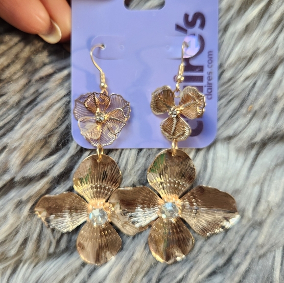 Gold Floral Drop Earrings...Sensitive solutions - Picture 1 of 3